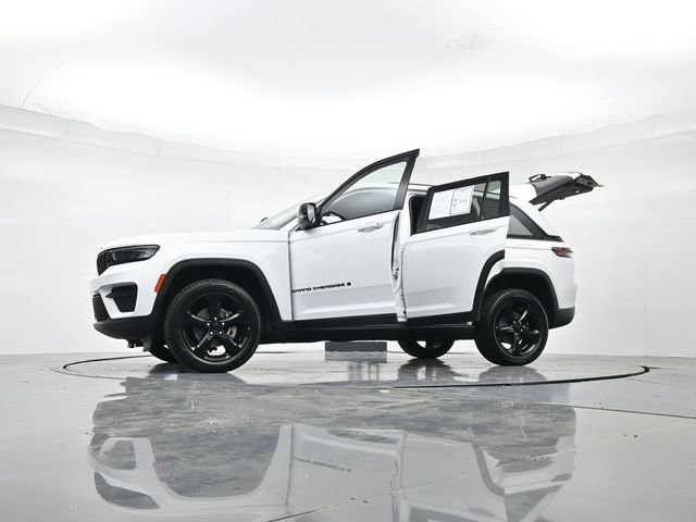 Used 2023 Jeep Grand Cherokee Altitude image 50