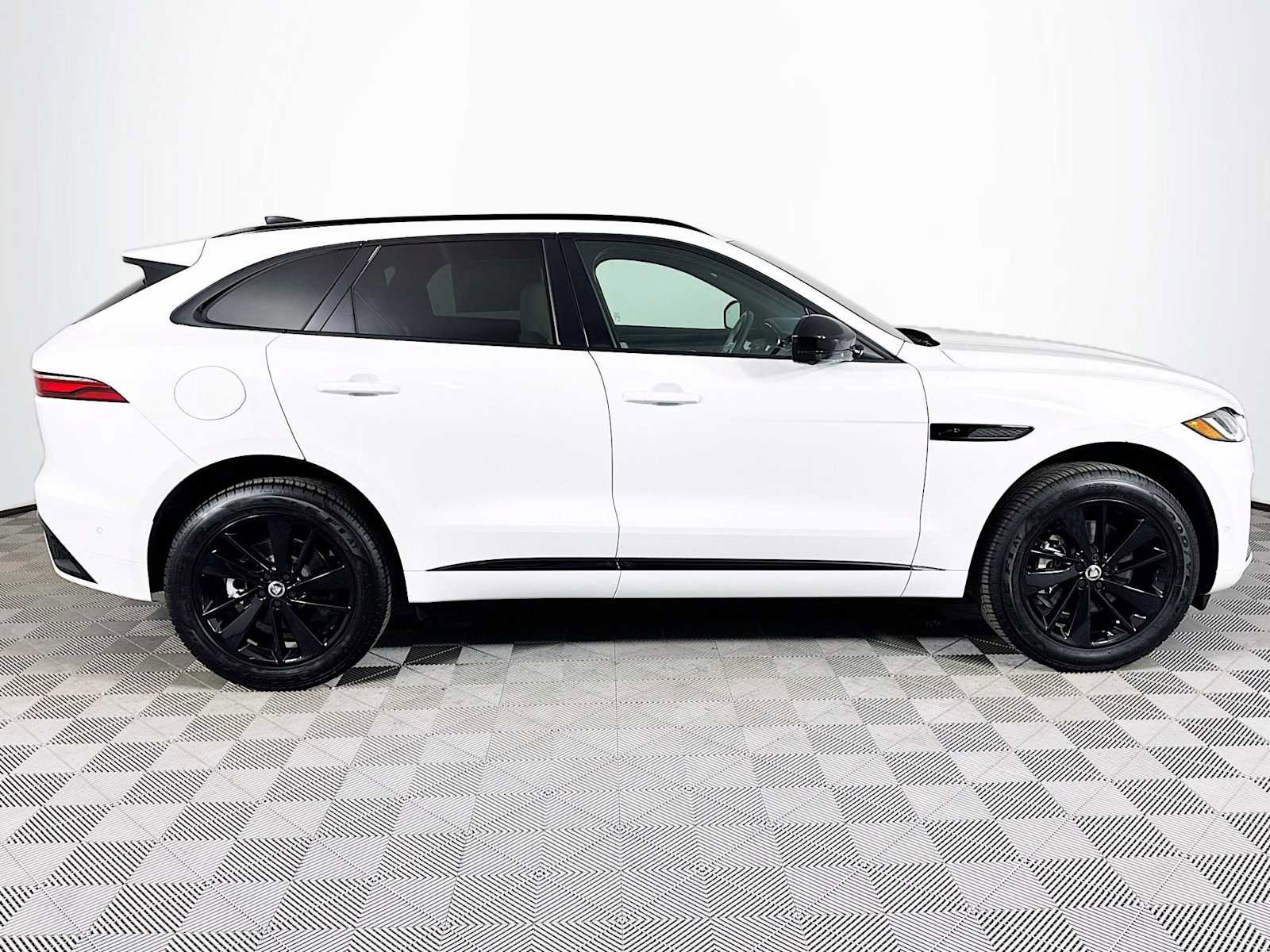 New 2025 Jaguar F-PACE R-Dynamic S image 3