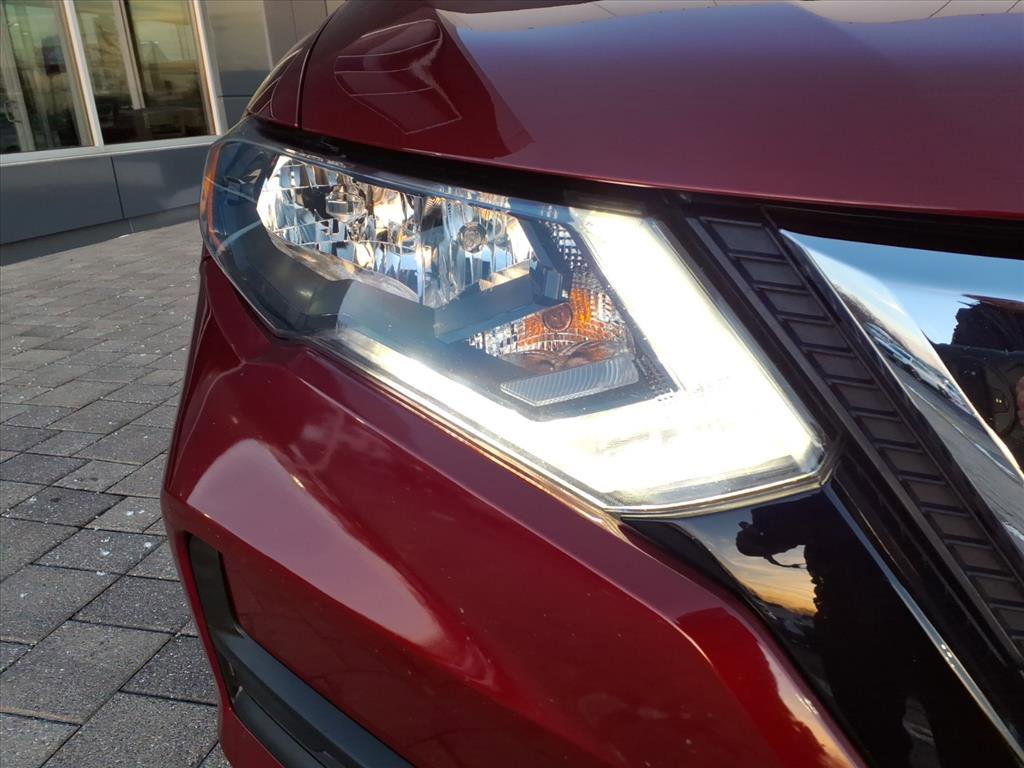 Used 2018 Nissan Rogue SV w/ Premium Package image 14