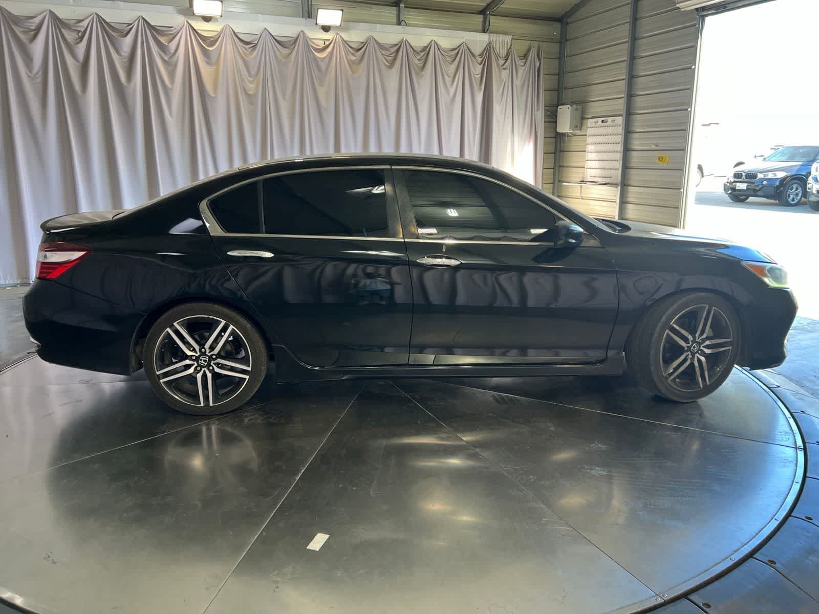 Used 2017 Honda Accord Sport image 4