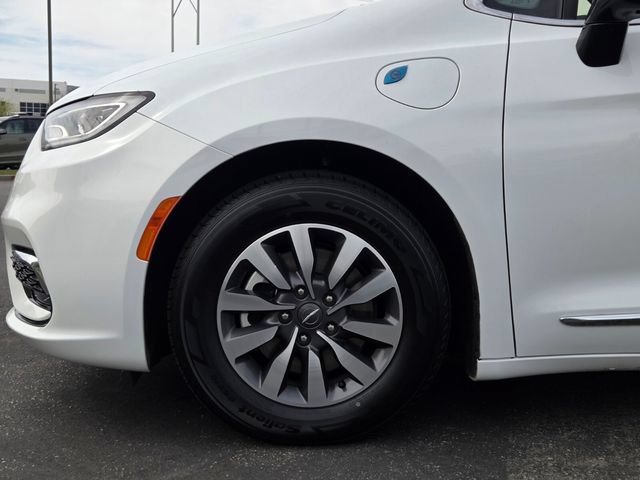 Used 2023 Chrysler Pacifica Limited FWD image 9