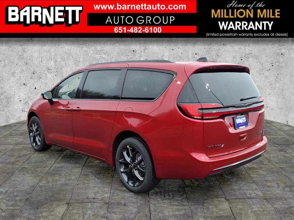 New 2026 Chrysler Pacifica Limited w/ S Appearance Package image 3