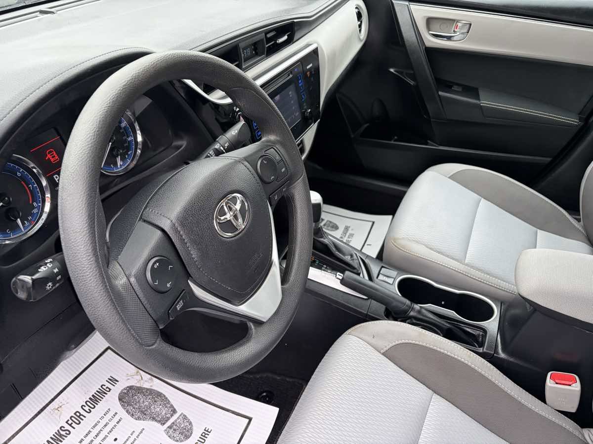 Used 2017 Toyota Corolla L FWD image 12