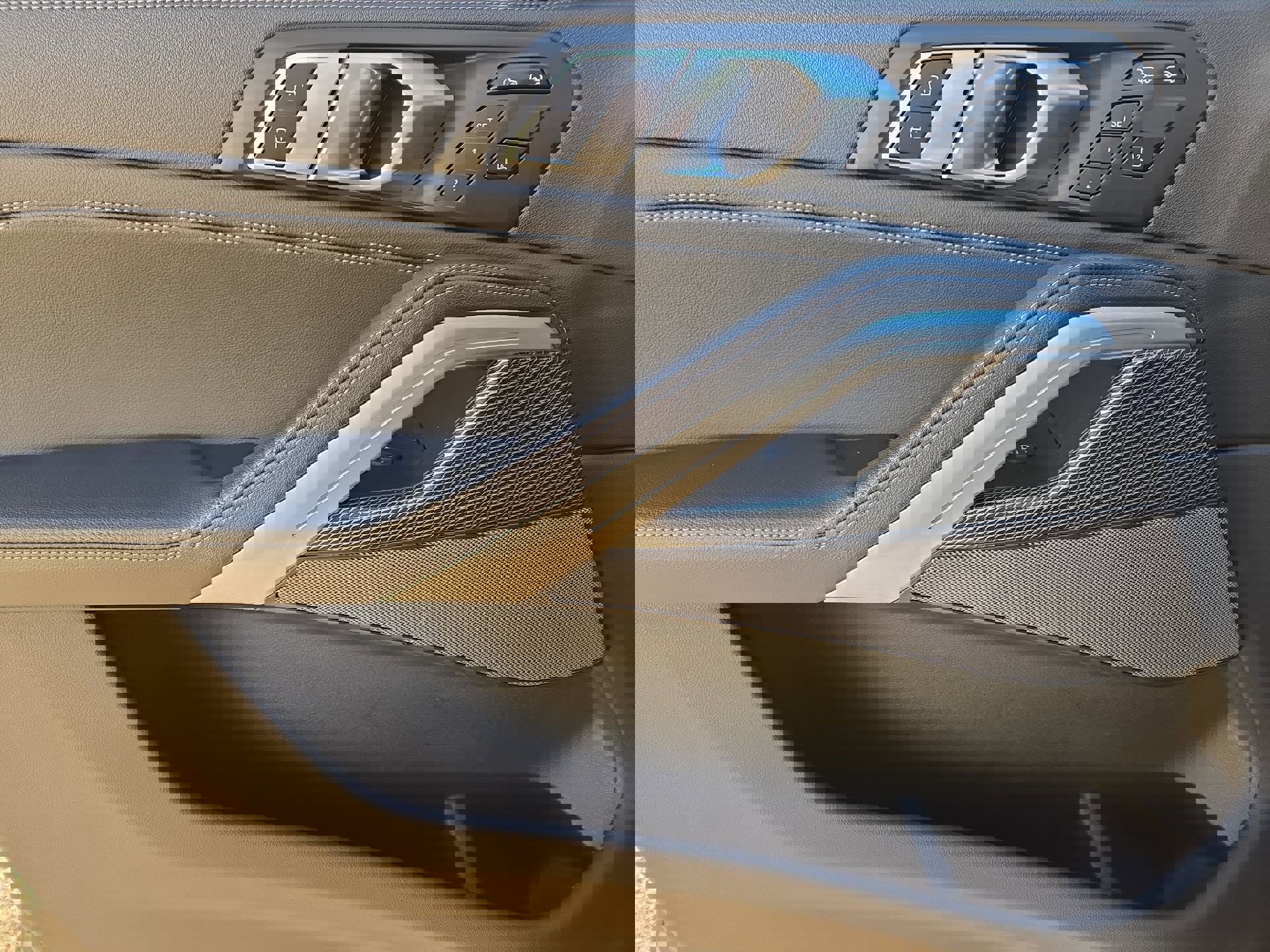 Used 2022 BMW X6 xDrive40i w/ M Sport Package image 15