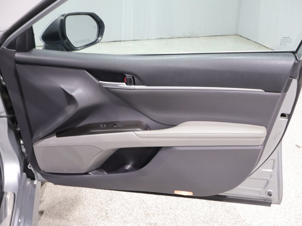 Used 2022 Toyota Camry XLE w/ Cold Weather Package FWD image 23