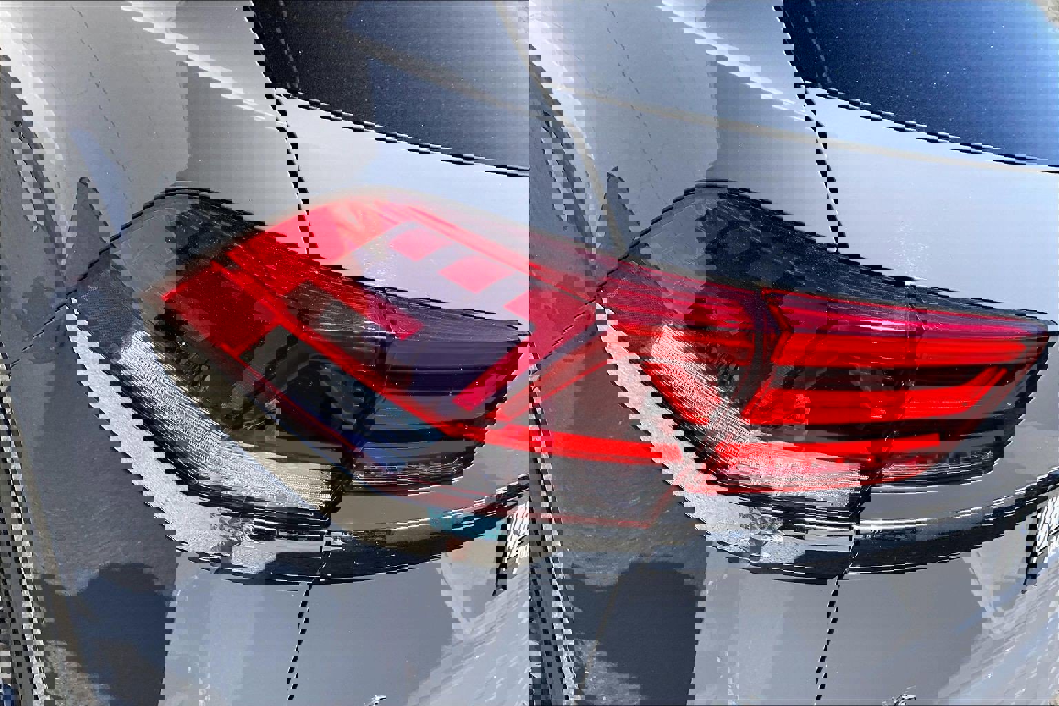 Certified 2021 Volkswagen Atlas Cross Sport SEL Premium R-Line image 28