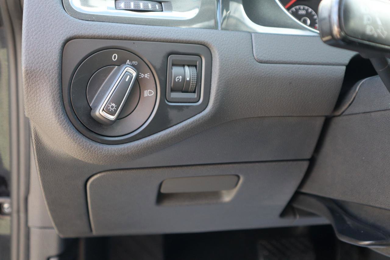 Used 2018 Volkswagen Golf S image 13