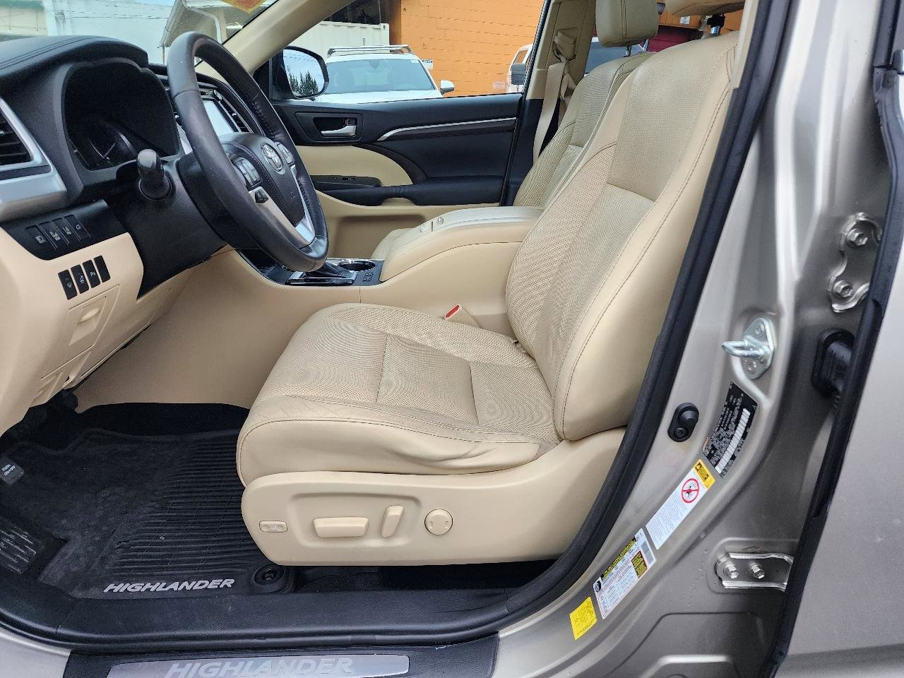 Used 2015 Toyota Highlander Limited Platinum image 14