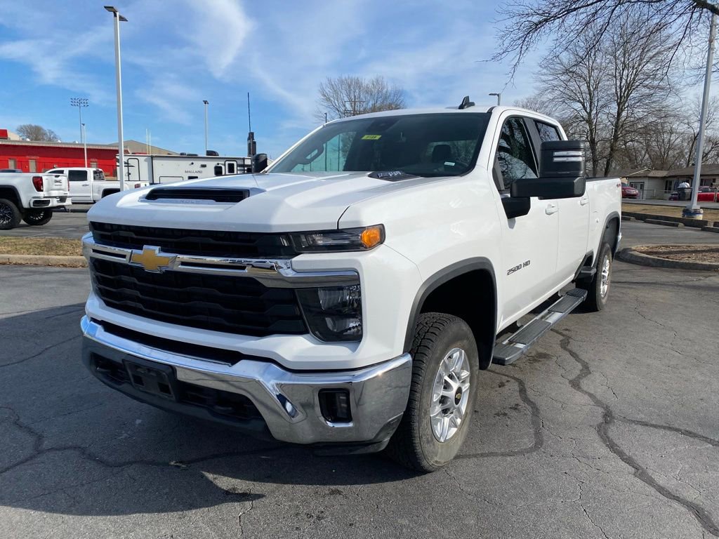Used 2025 Chevrolet Silverado 2500 LT w/ Convenience Package image 3