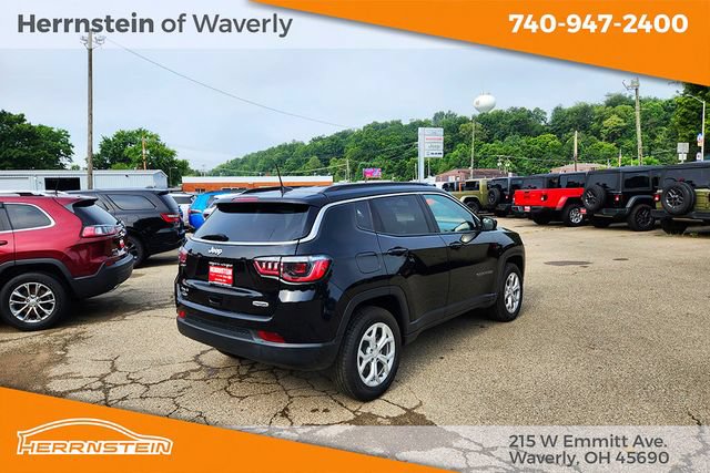 Used 2024 Jeep Compass Latitude AWD/4WD image 22