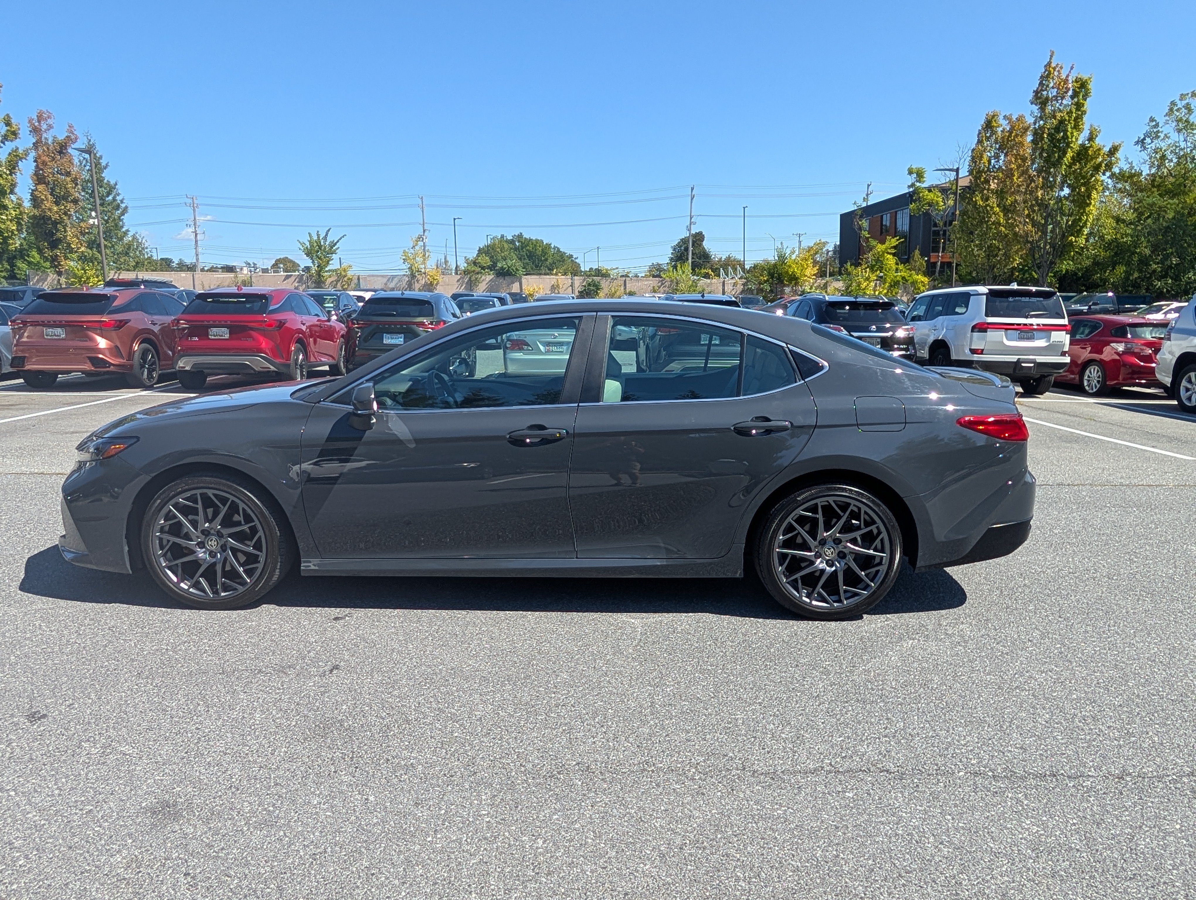 Used 2025 Toyota Camry XLE FWD image 6