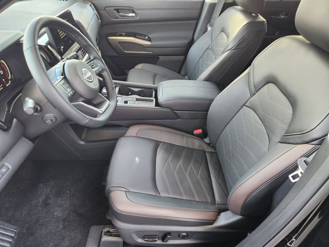 New 2025 Nissan Pathfinder Platinum w/ Cargo Package image 9