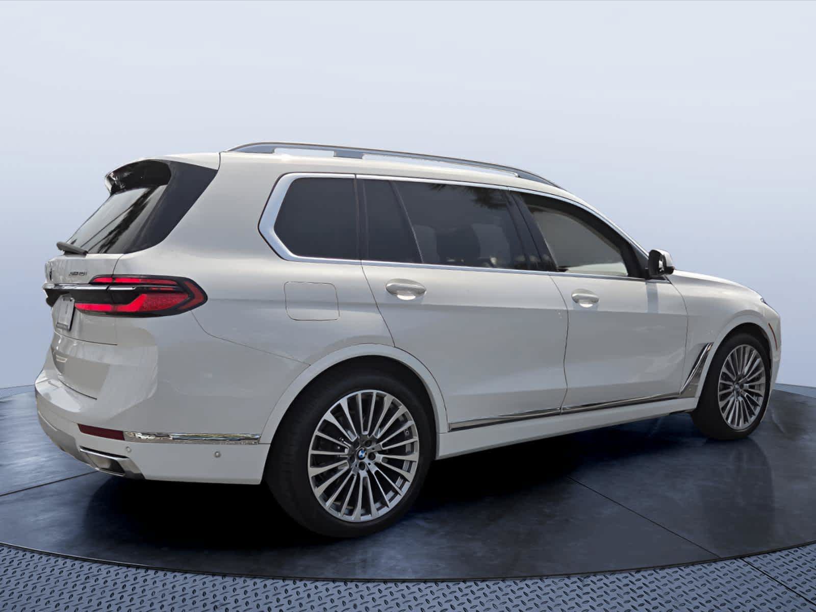 Used 2024 BMW X7 xDrive40i w/ Parking Assistance Package AWD/4WD image 6
