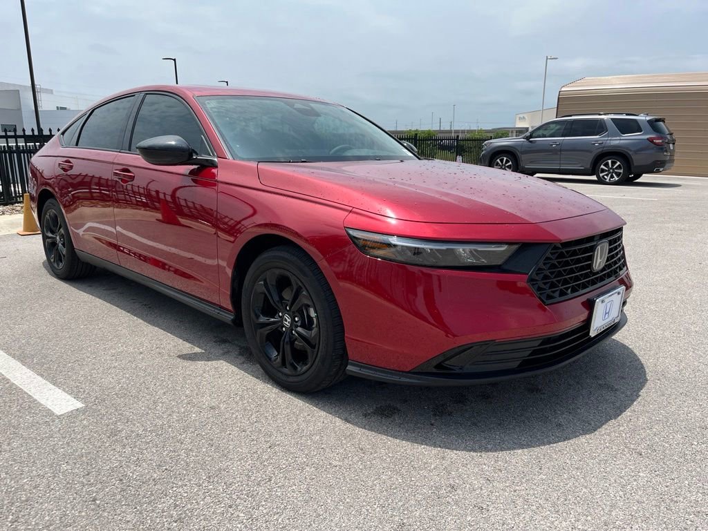 Certified 2025 Honda Accord SE image 3