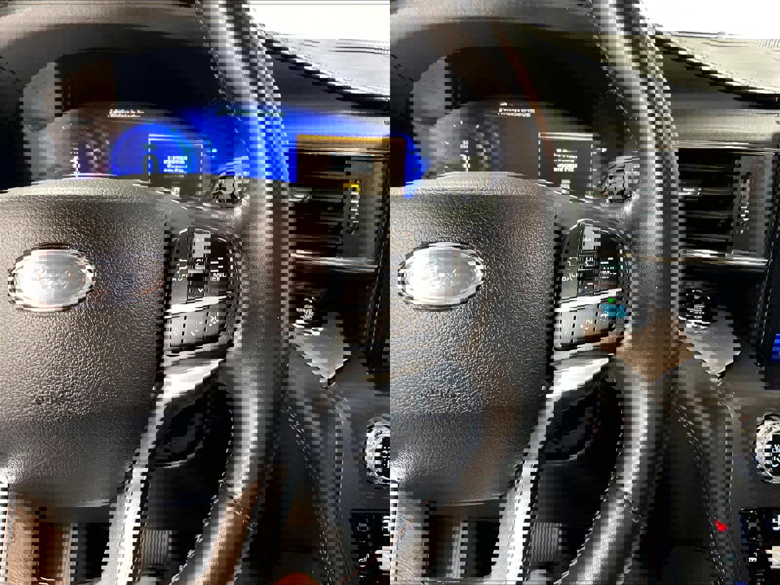 Used 2020 Ford Explorer Platinum w/ Premium Technology Package image 24