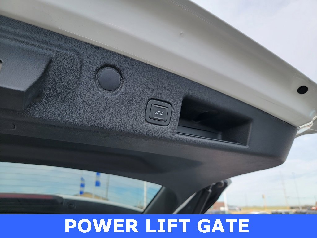 Used 2018 Chevrolet Equinox Premier image 3