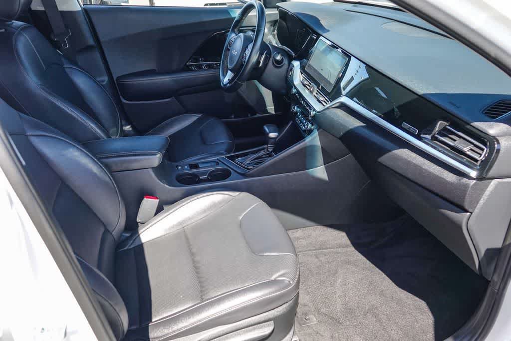 Certified 2022 Kia Niro Touring Special Edition FWD image 15