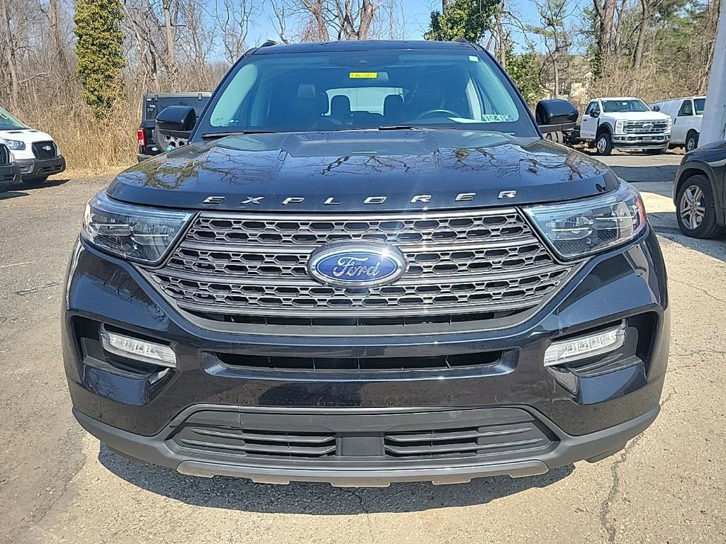 Used 2023 Ford Explorer XLT w/ Equipment Group 202A image 3