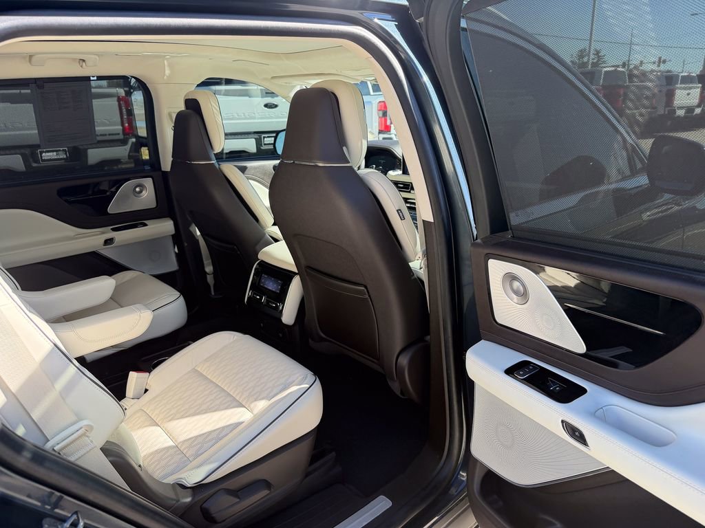 Certified 2023 Lincoln Aviator Black Label image 19