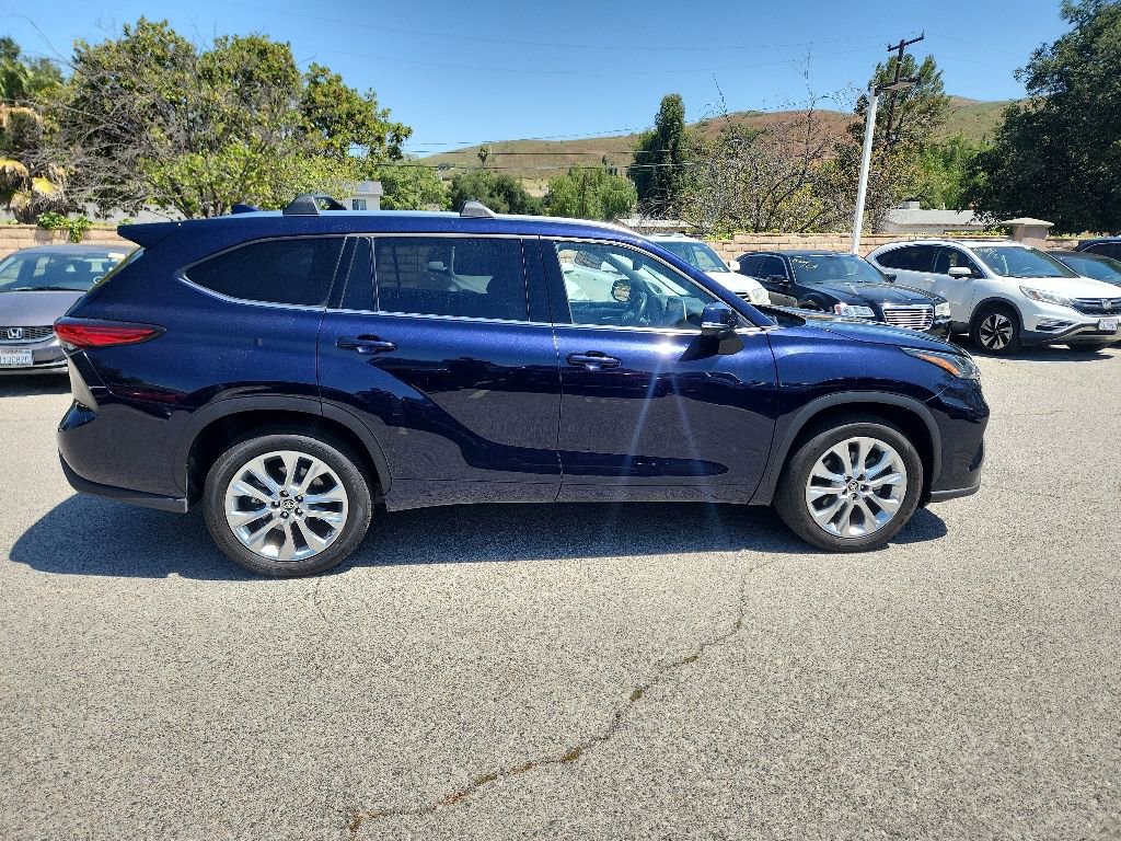Used 2022 Toyota Highlander Limited FWD image 6