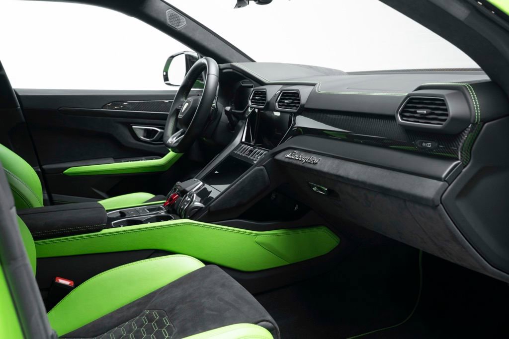 Used 2021 Lamborghini Urus AWD/4WD image 30