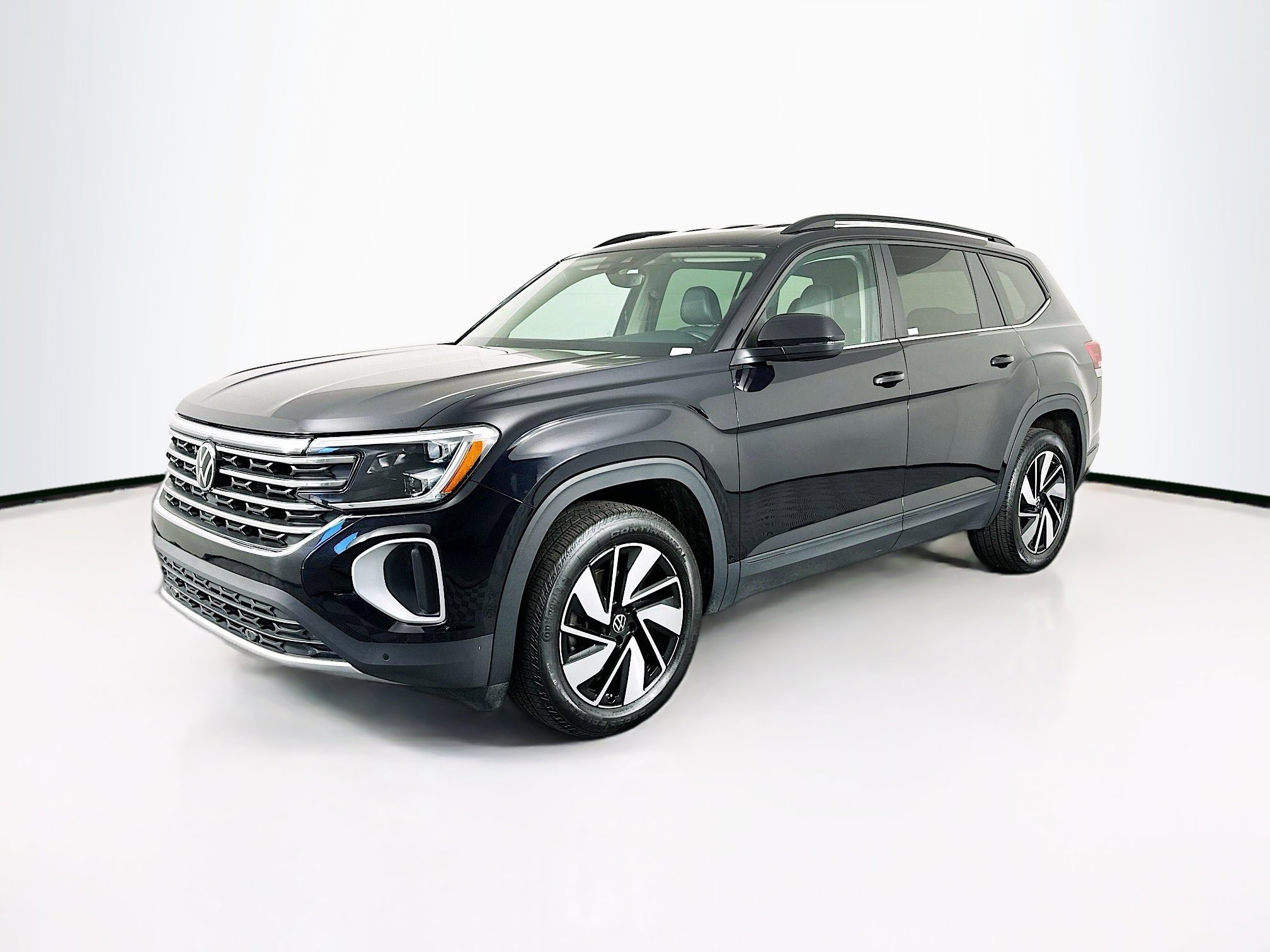 Used 2025 Volkswagen Atlas SE image 3