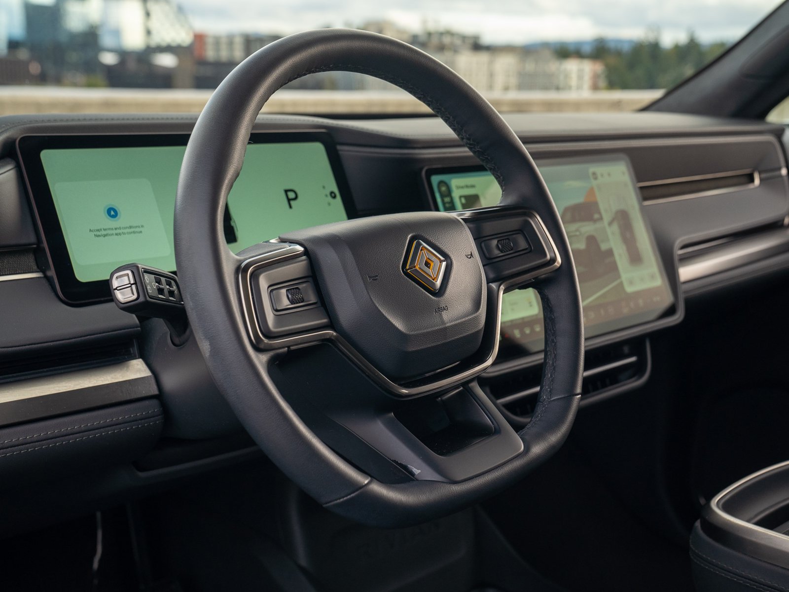Used 2025 Rivian R1S Adventure Dual AWD/4WD image 16