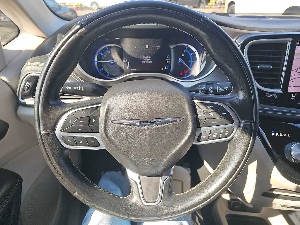 Used 2022 Chrysler Pacifica Touring-L w/ Uconnect Theater Family Group image 37