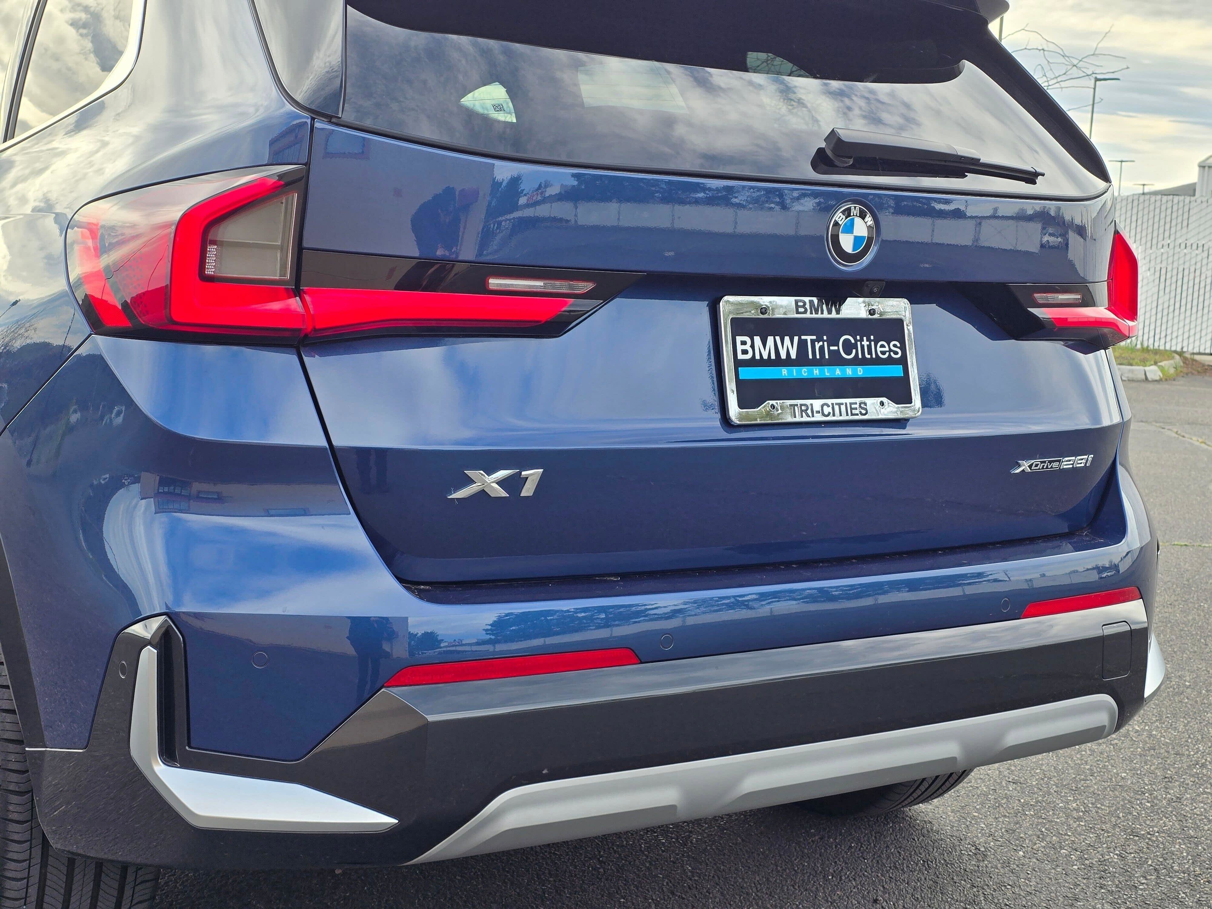 Certified 2025 BMW X1 xDrive28i w/ Convenience Package image 7