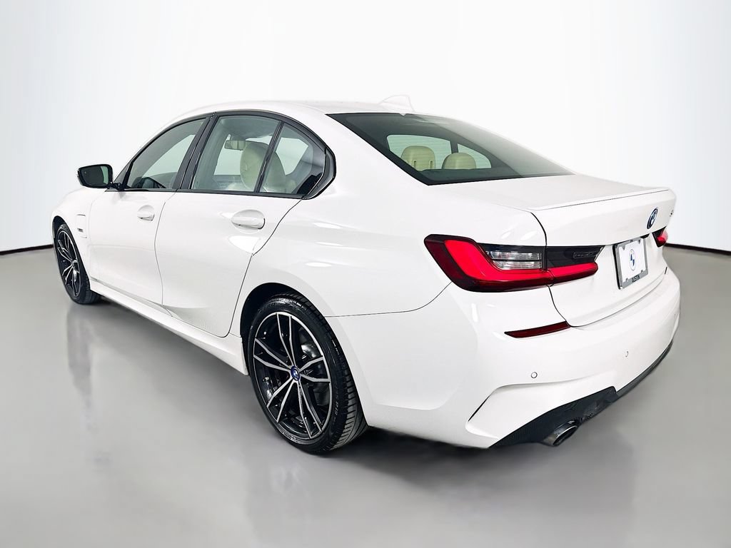 Used 2022 BMW 330e w/ M Sport Package RWD image 7
