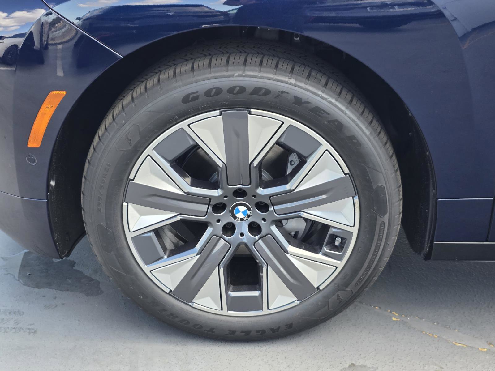 New 2026 BMW iX xDrive60 image 8