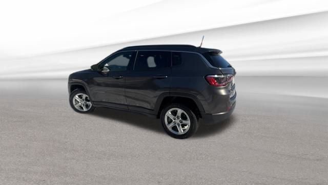 Used 2024 Jeep Compass Latitude w/ Convenience Group image 38