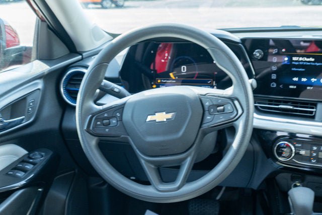 Used 2025 Chevrolet Trax LT FWD image 29