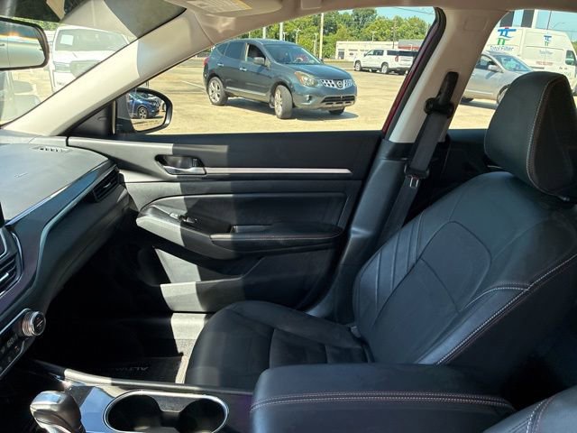 Used 2024 Nissan Altima 2.0 SR FWD image 16