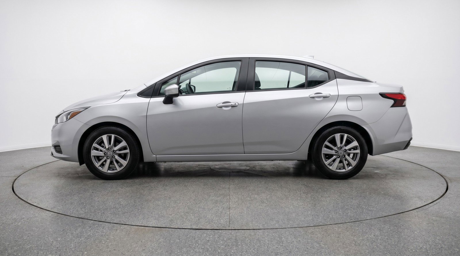 Used 2025 Nissan Versa SV FWD image 5