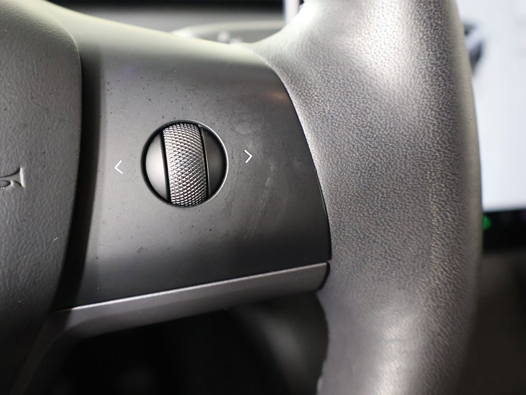 Used 2023 Tesla Model Y Long Range image 39