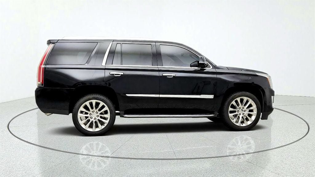 Used 2019 Cadillac Escalade Luxury AWD/4WD image 4