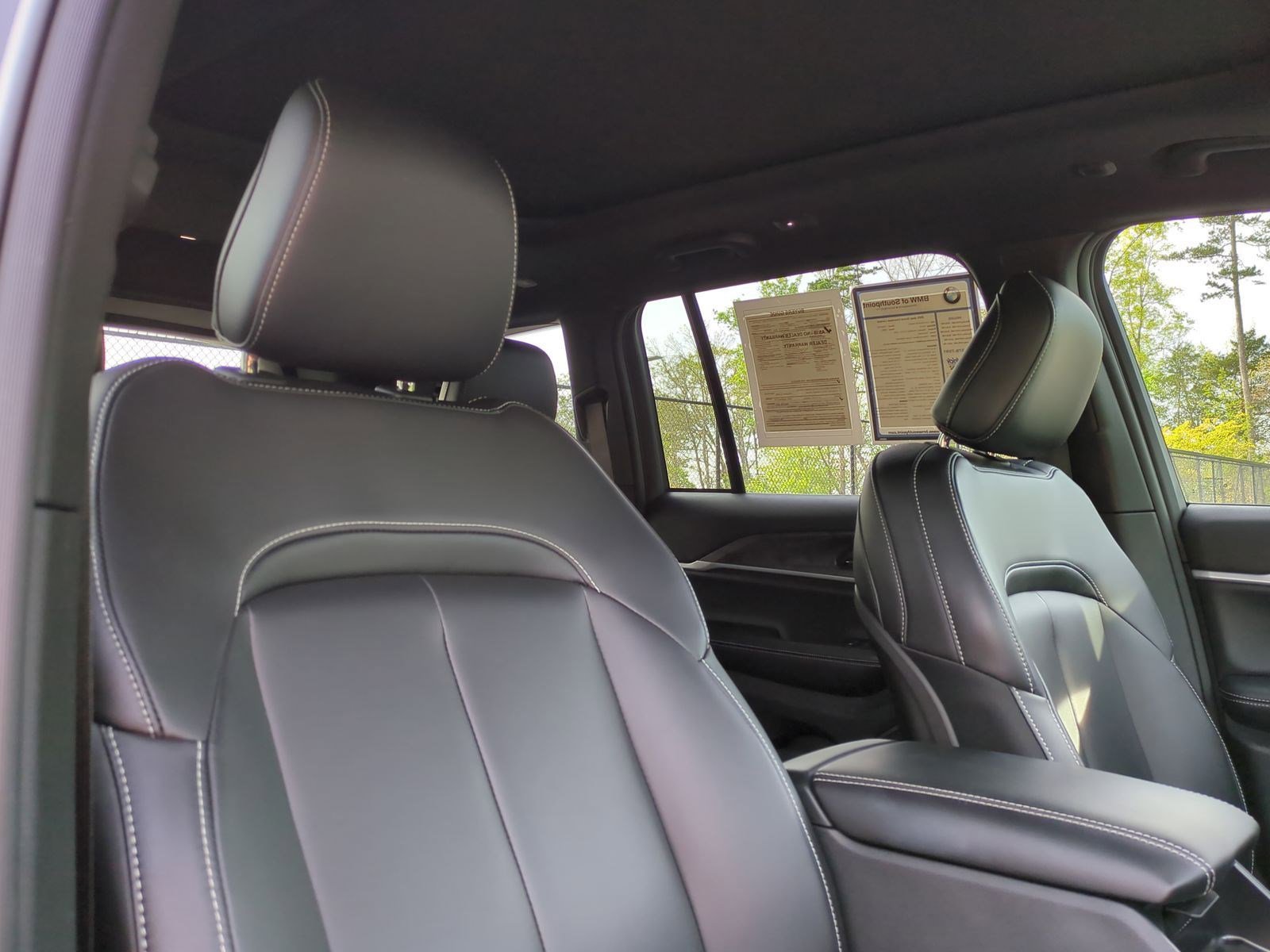 Used 2025 Jeep Grand Cherokee Limited w/ Black Appearance Package RWD image 33