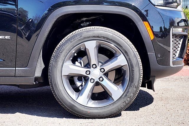 New 2026 Jeep Grand Cherokee Limited w/ Luxury Tech Group II image 8