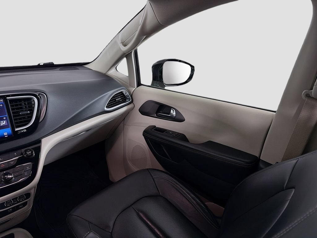Used 2022 Chrysler Pacifica Touring-L FWD image 24