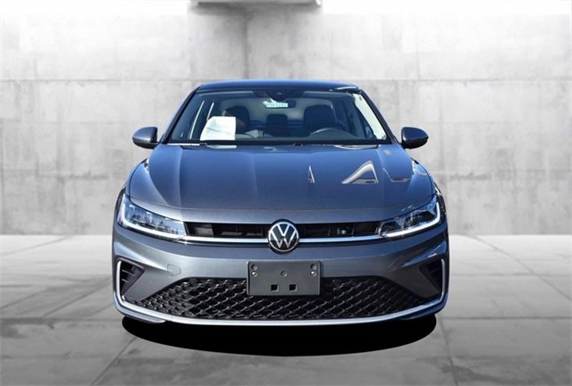 Certified 2025 Volkswagen Jetta SE w/ Sunroof Package image 4