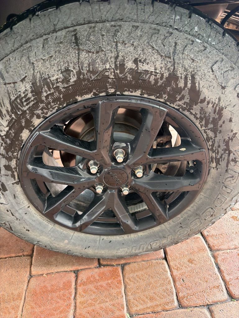 Used 2009 Jeep Wrangler Unlimited Rubicon w/ Dual Top Group image 29