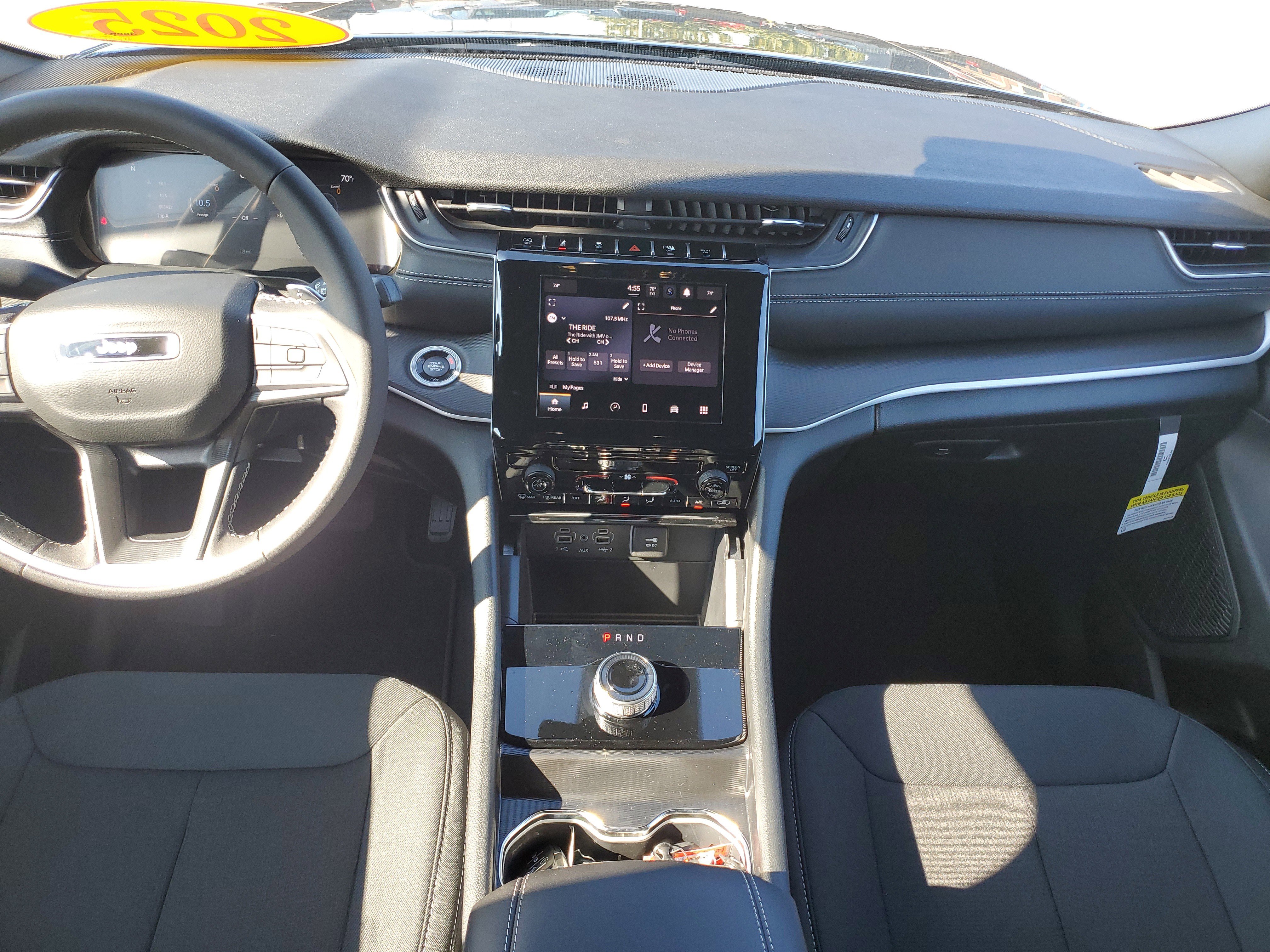 New 2025 Jeep Grand Cherokee L Laredo image 13