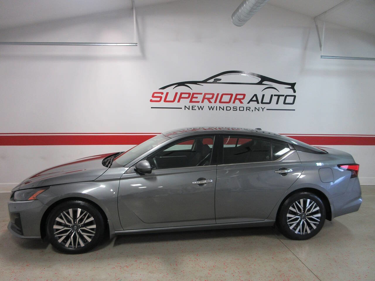 Used 2023 Nissan Altima 2.5 SV FWD image 2