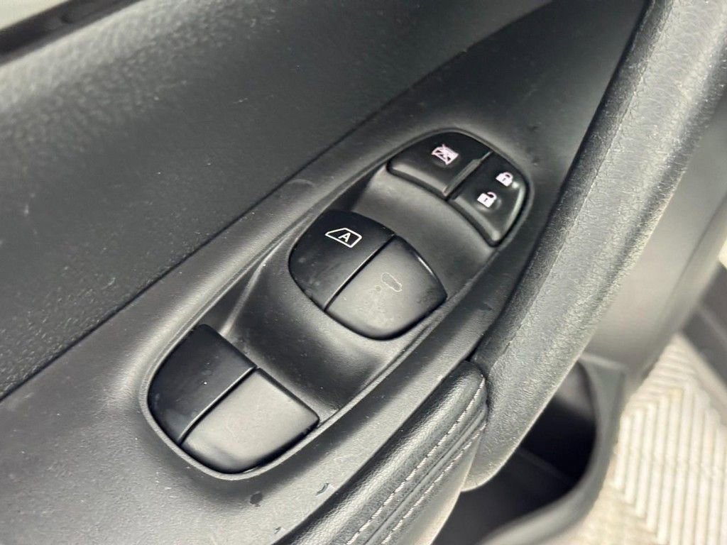 Used 2020 Nissan Rogue S image 24