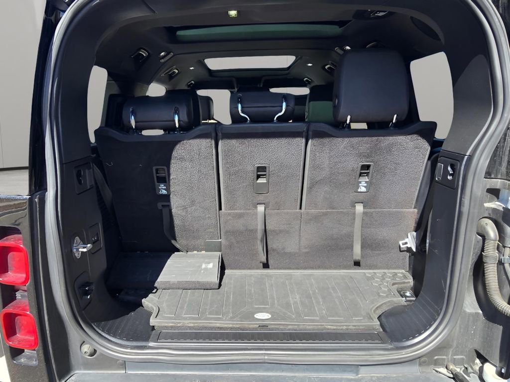 Used 2023 Land Rover Defender 130 X-Dynamic SE image 15