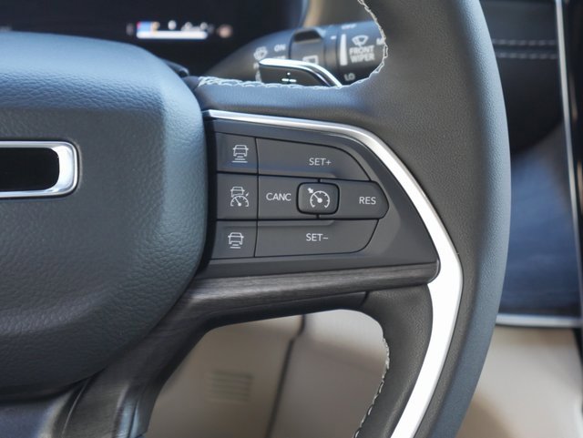 New 2025 Jeep Grand Cherokee Limited image 17