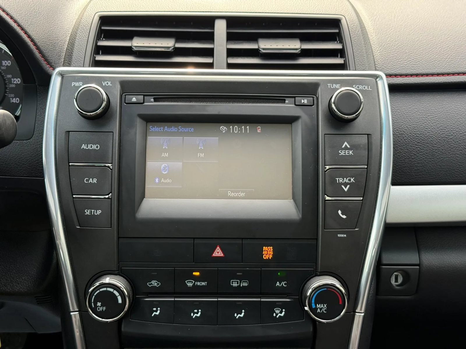 Used 2017 Toyota Camry SE w/ Moonroof Package FWD image 19