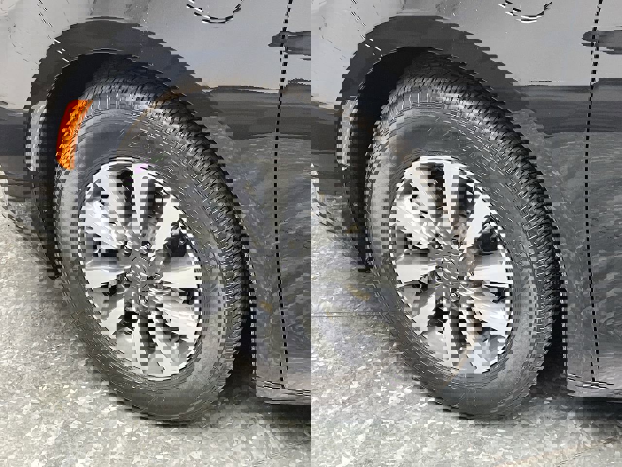 Used 2023 Chrysler Pacifica Touring-L image 32