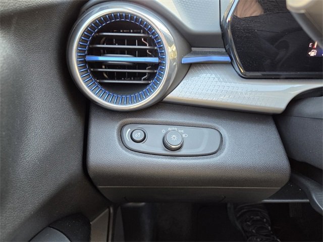 Used 2025 Chevrolet Trax LT image 37